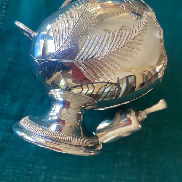 Silver Plated Sugar Scuttle with Scoop Spoon. - Picture 10 of 14